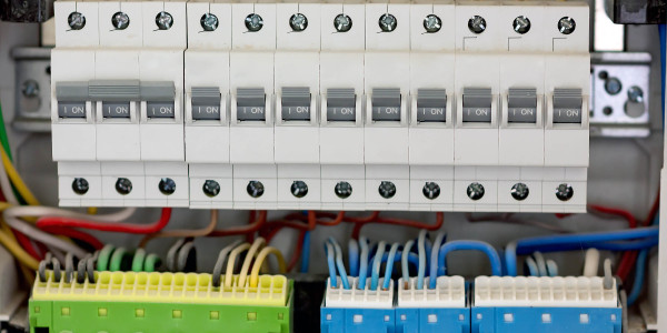 Electricistas Industriales · Instaladores Alta / Baja Tensión Tardienta · Diagnóstico y solución de fallas en sistemas eléctricos
