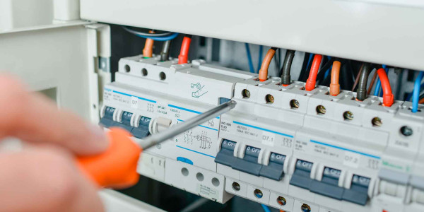 Electricistas Industriales · Instaladores Alta / Baja Tensión Tardienta · Integración de sistemas de control SCADA para monitoreo remoto