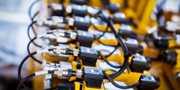 Electricistas Industriales · Instaladores Alta / Baja Tensión Tardienta · Instalación de tableros eléctricos, transformadores y generadores